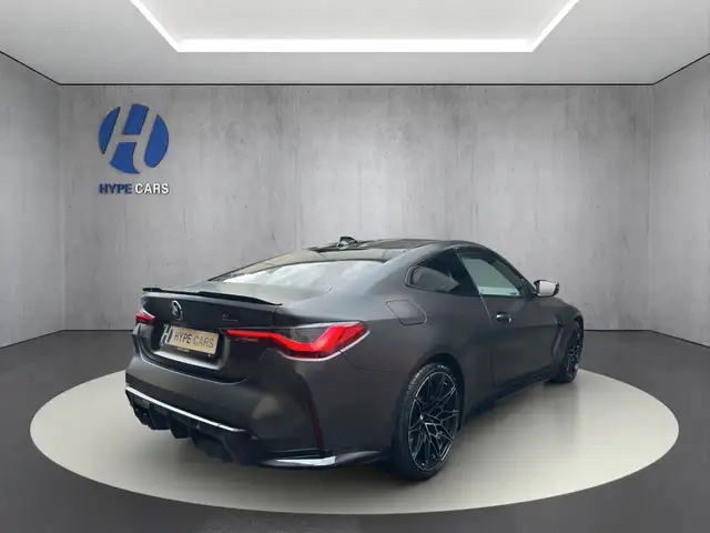 BMW M4 view 4