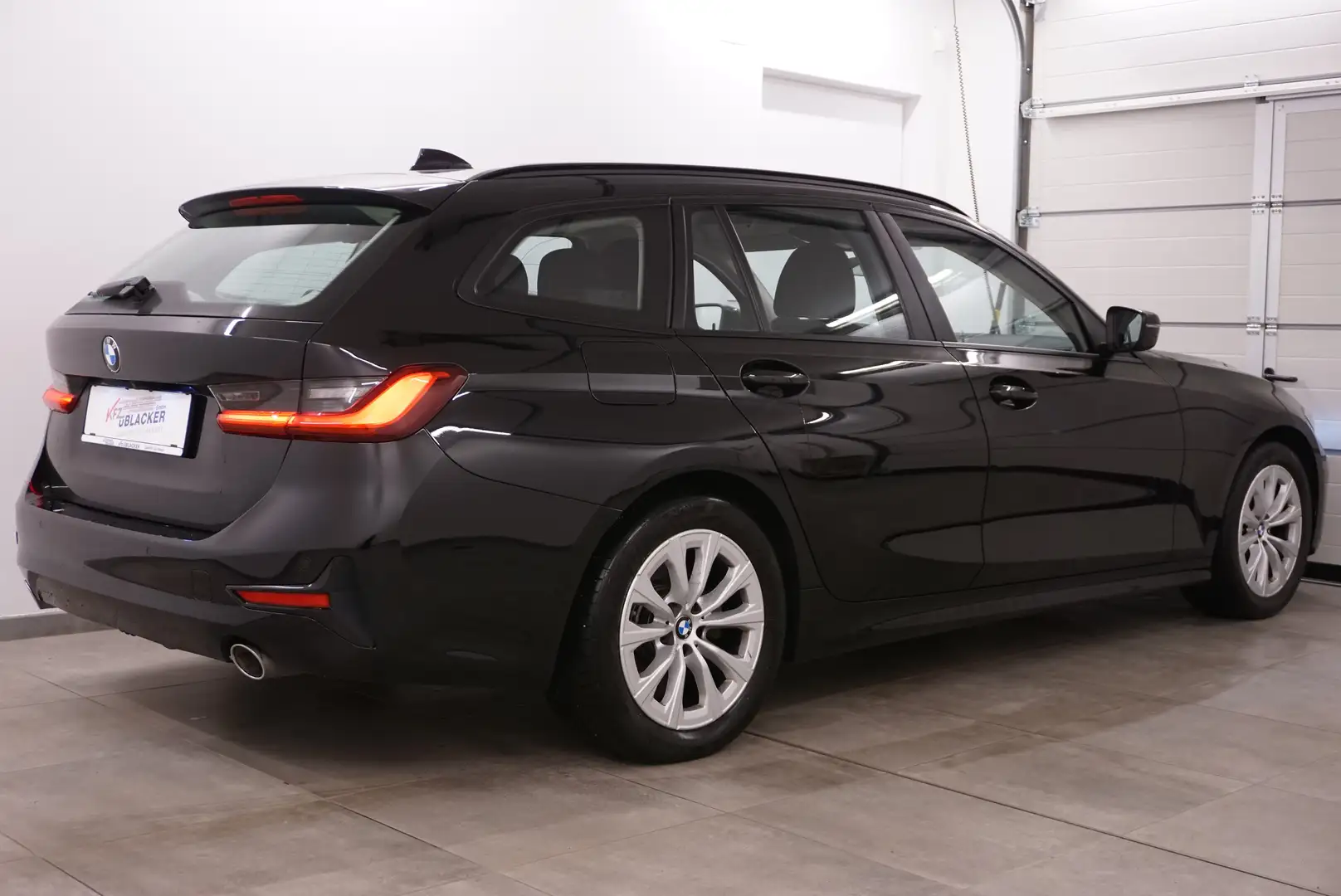 BMW 318 d // Standheizung // Anhängervorrichtung // Schwarz - 2