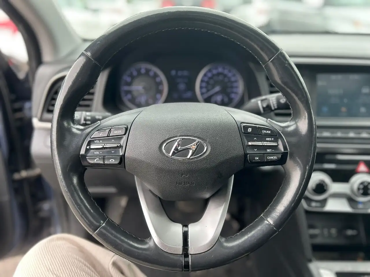 Hyundai ELANTRA fotografie Hyundai ELANTRA