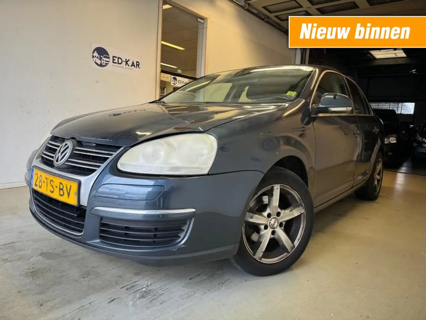 Volkswagen Jetta 1.9 TDI Comfortline Business CLIMA EXPORT PRICE Grau - 1