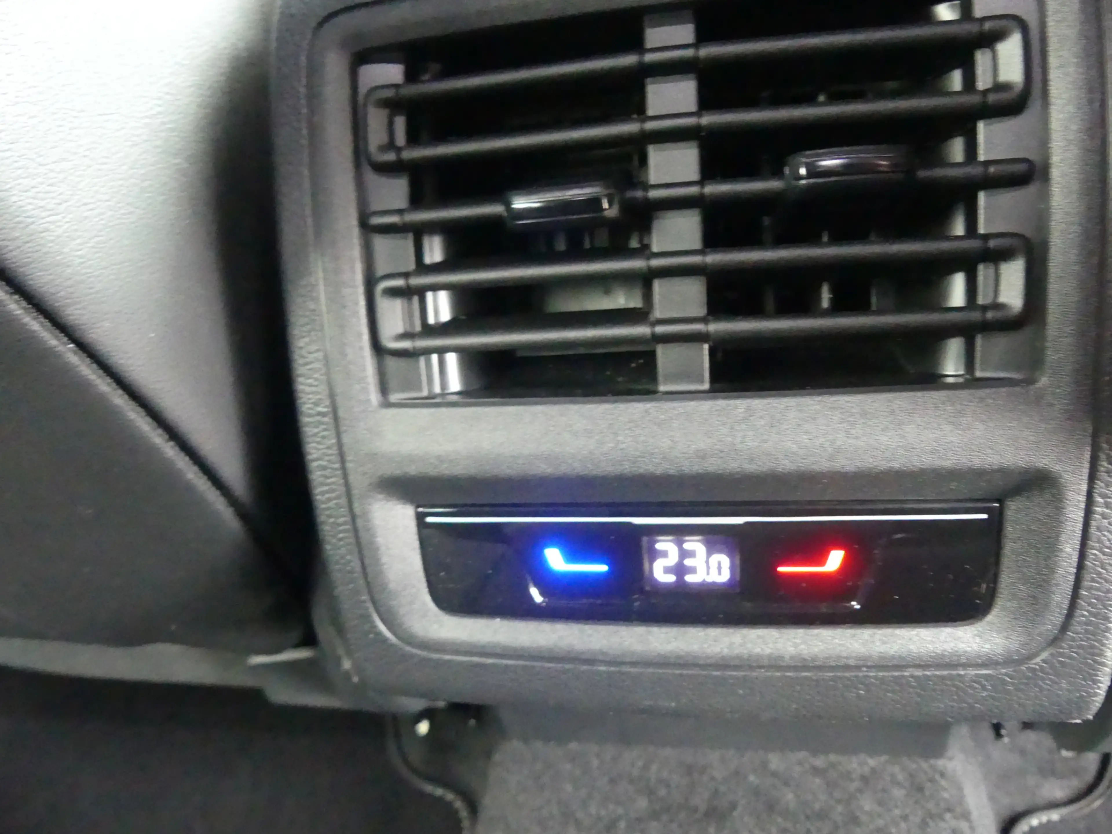 Volkswagen Golf R 2.0 TSI R-Line / Trekhaak — photo 10