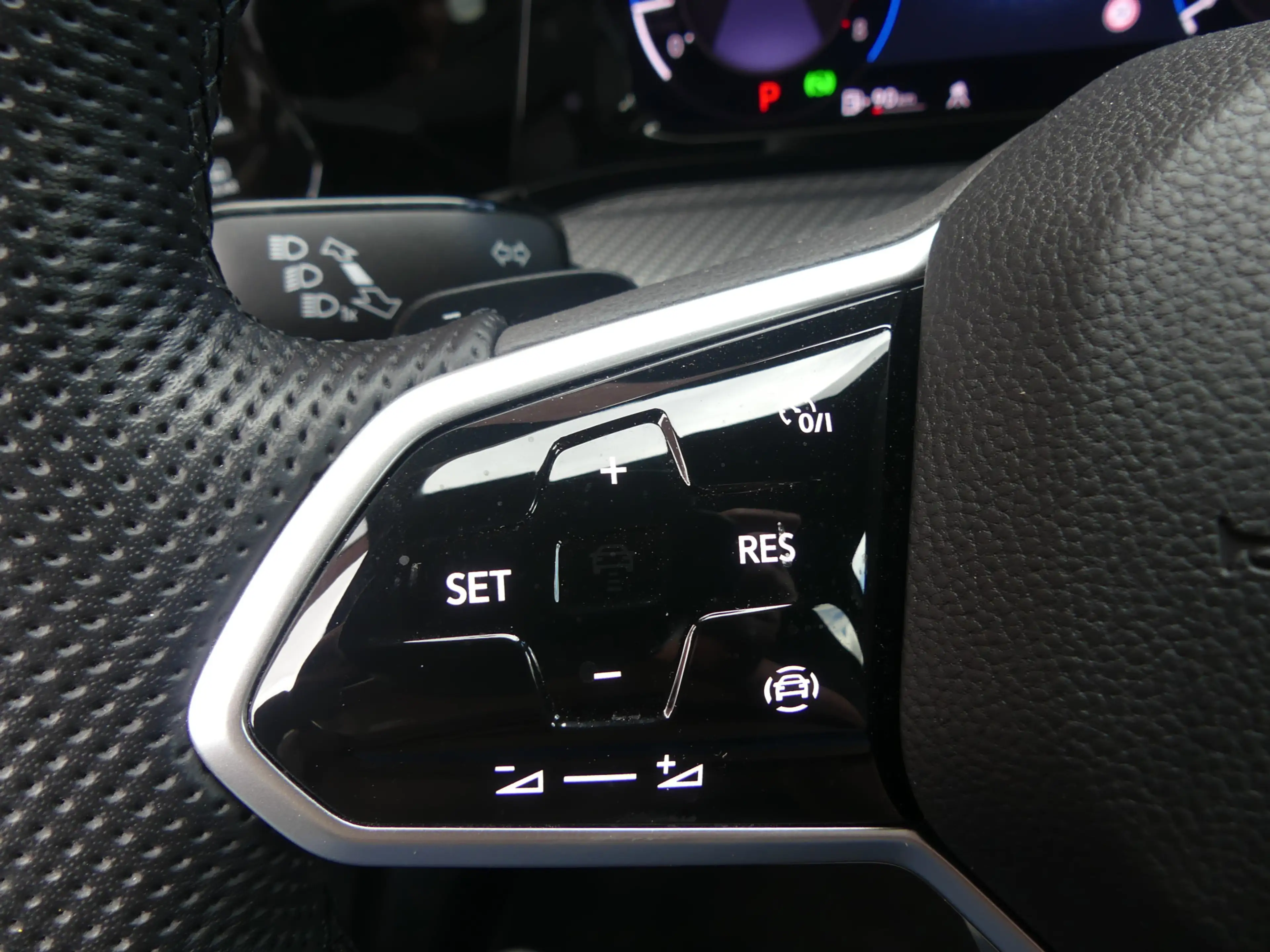 Volkswagen Golf R 2.0 TSI R-Line / Trekhaak — photo 15