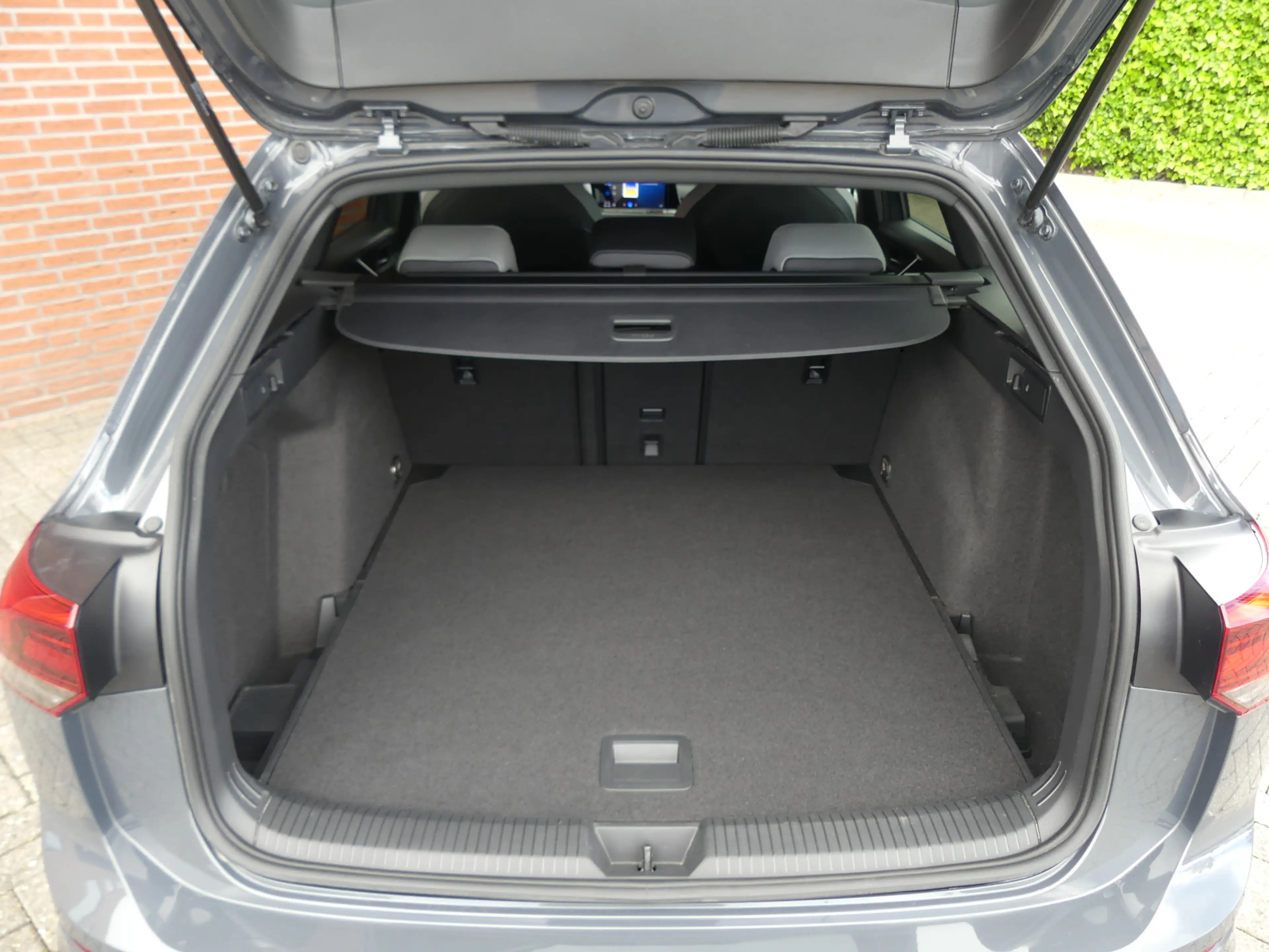 Volkswagen Golf R 2.0 TSI R-Line / Trekhaak — photo 11