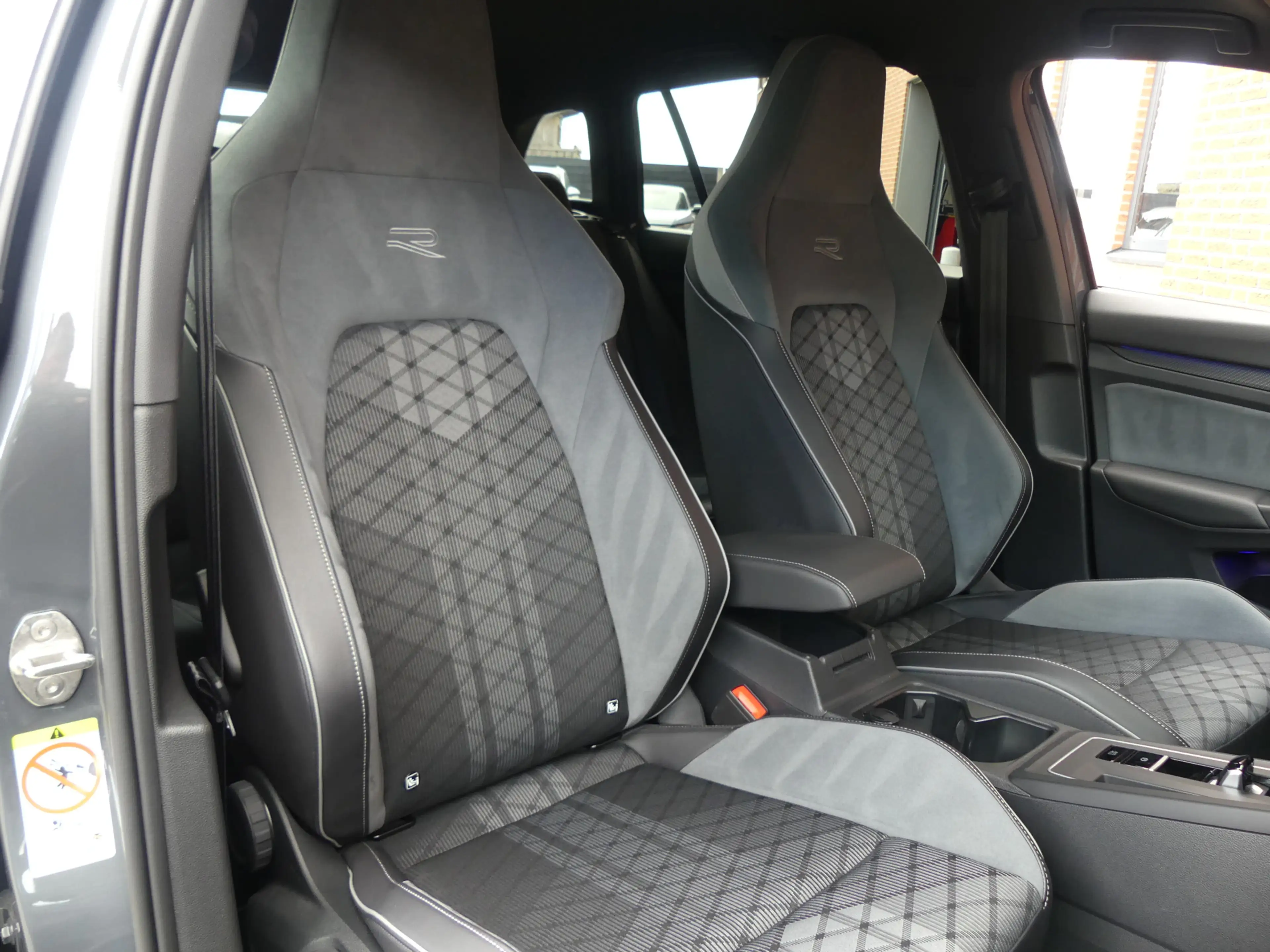Volkswagen Golf R 2.0 TSI R-Line / Trekhaak — photo 7