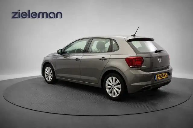 Volkswagen Polo view 3