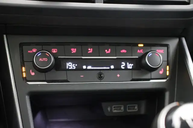 Volkswagen Polo view 8