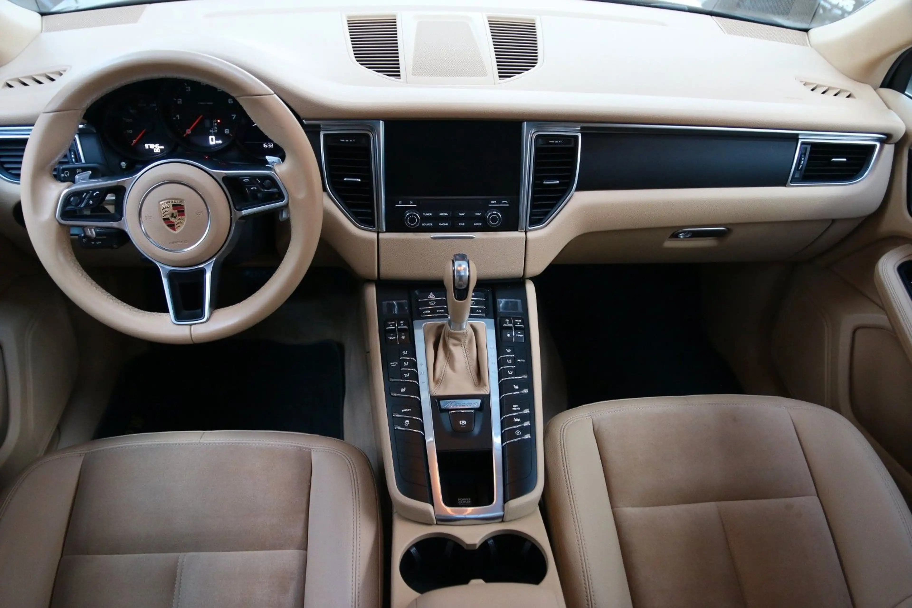 Porsche Macan Panorama AHK Kamera PDLS Spurhaltessistent — photo 9