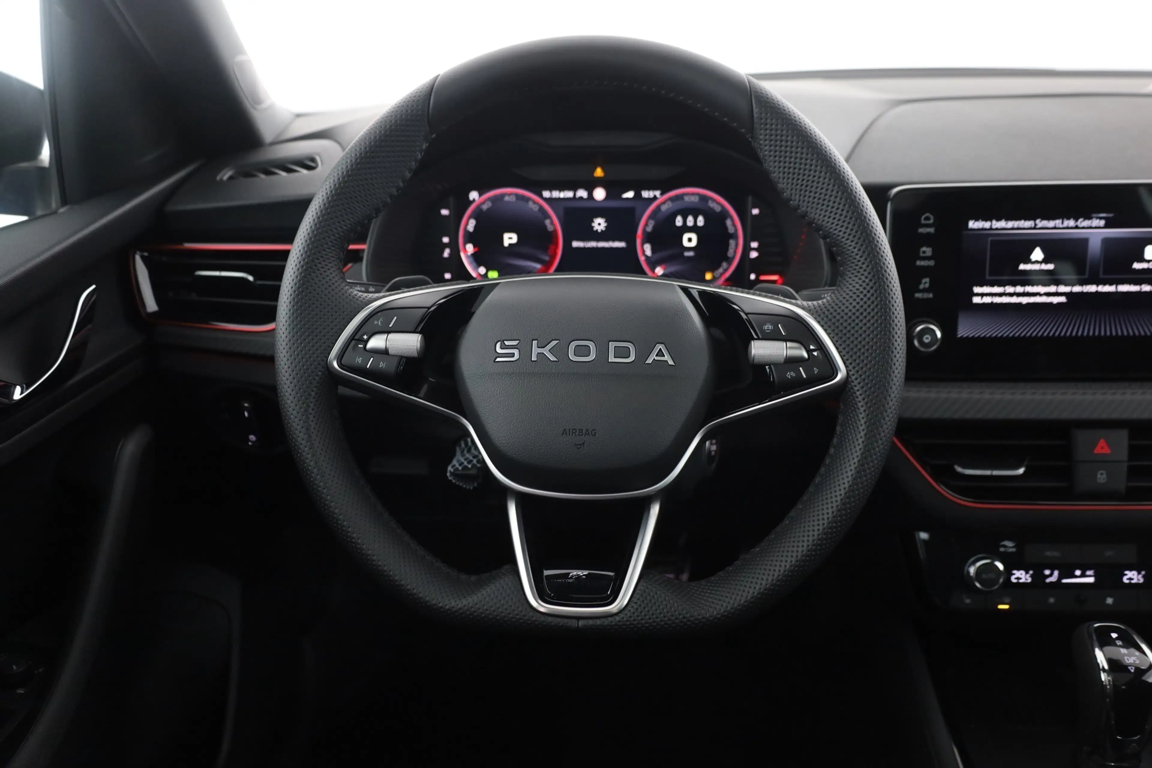 Skoda Kamiq Monte Carlo 1.0 TSI DSG Matrix Kamera Pano A — photo 15