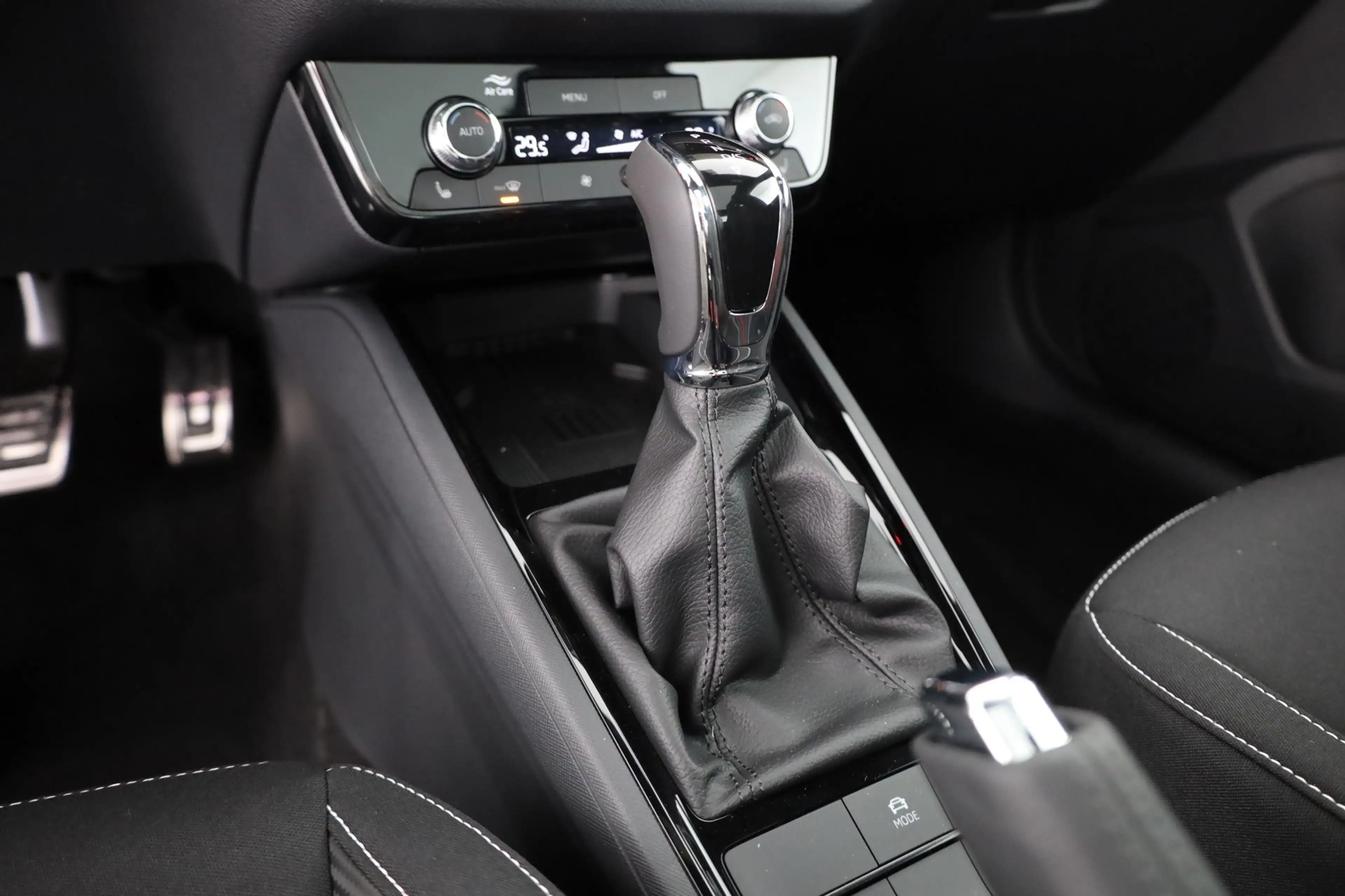 Skoda Kamiq Monte Carlo 1.0 TSI DSG Matrix Kamera Pano A — photo 14