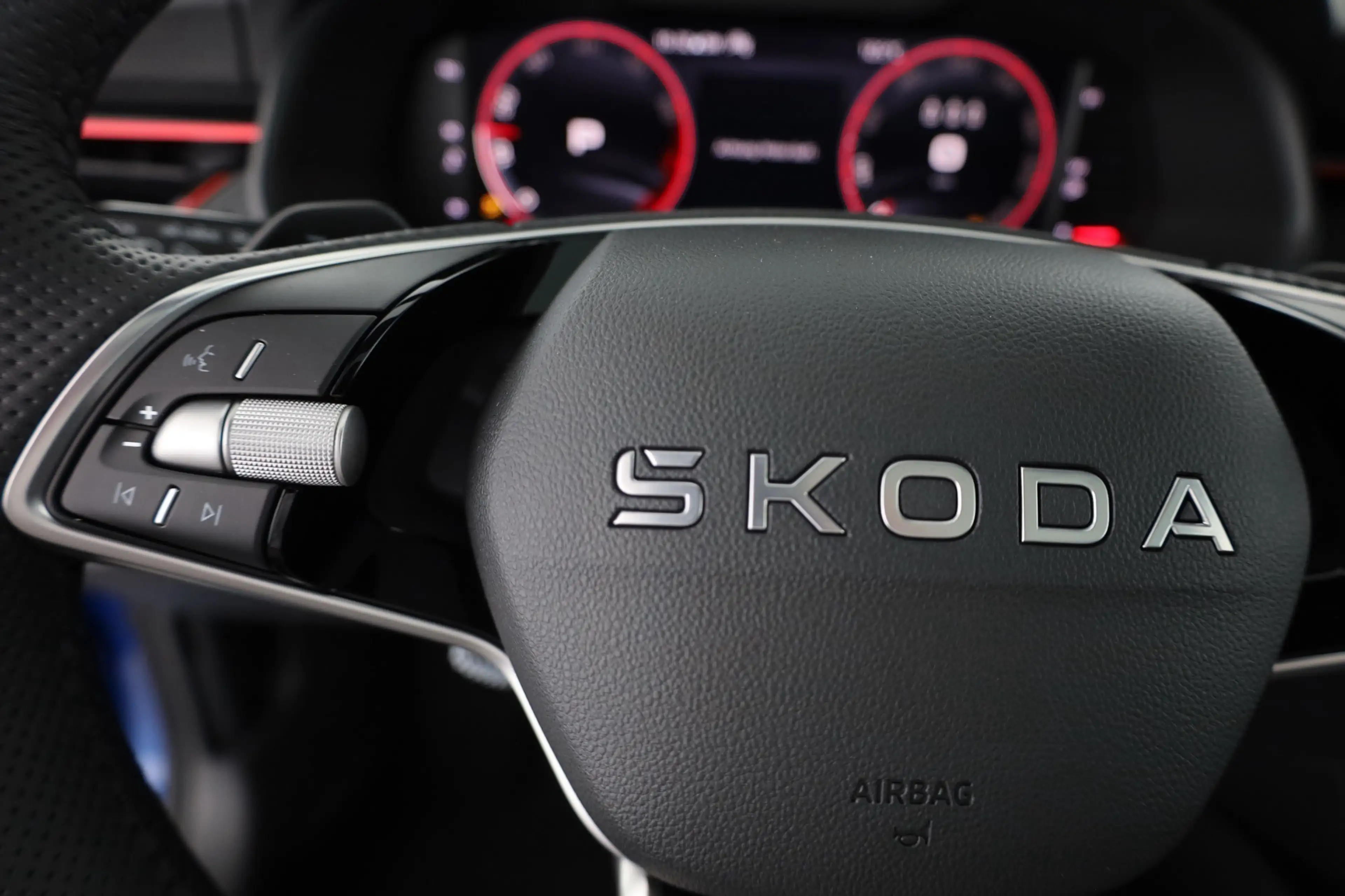 Skoda Kamiq Monte Carlo 1.0 TSI DSG Matrix Kamera Pano A — photo 16