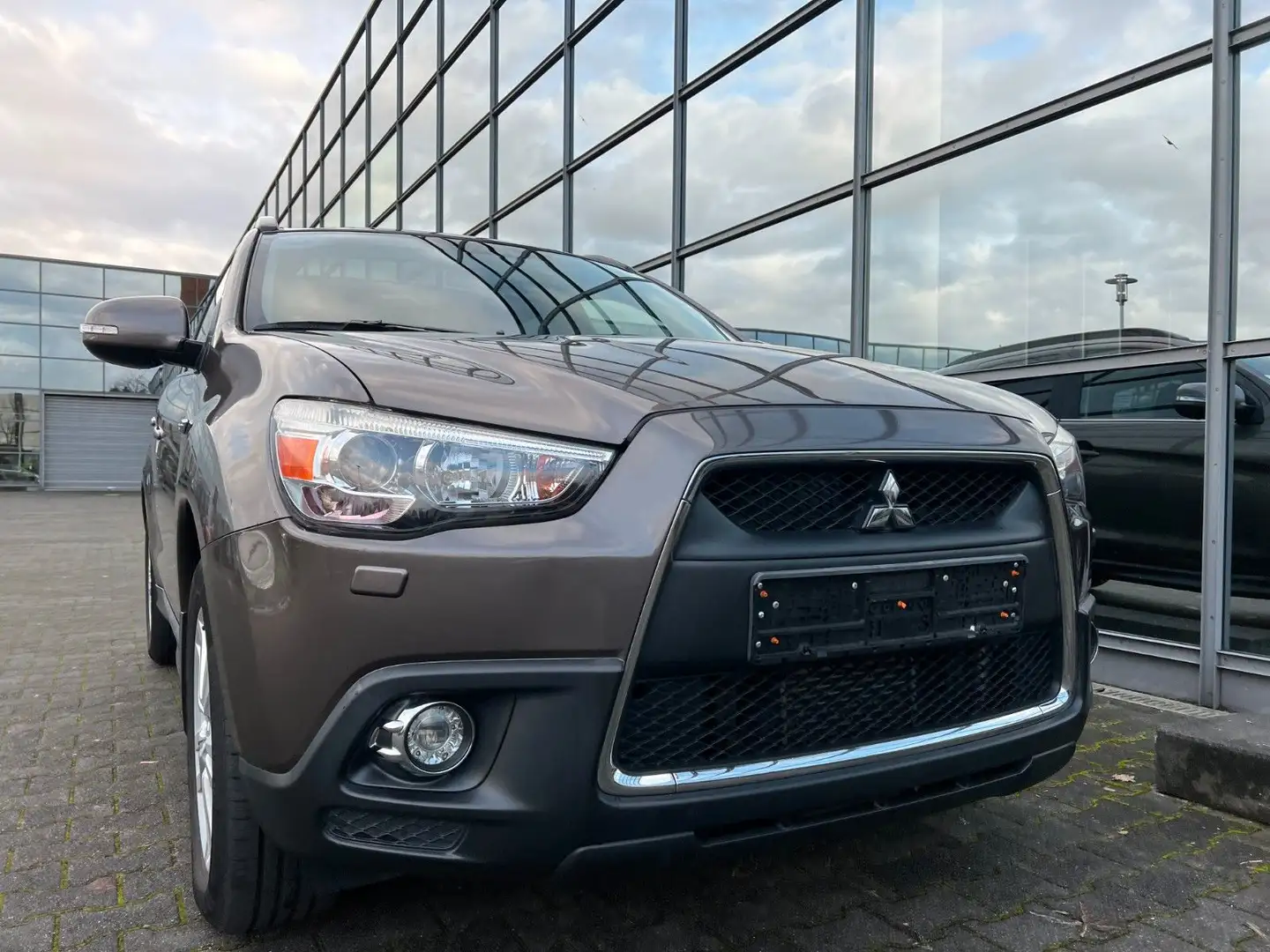 Mitsubishi ASX Intense 2WD AHK Pano PDC Kamera Hnědá - 1