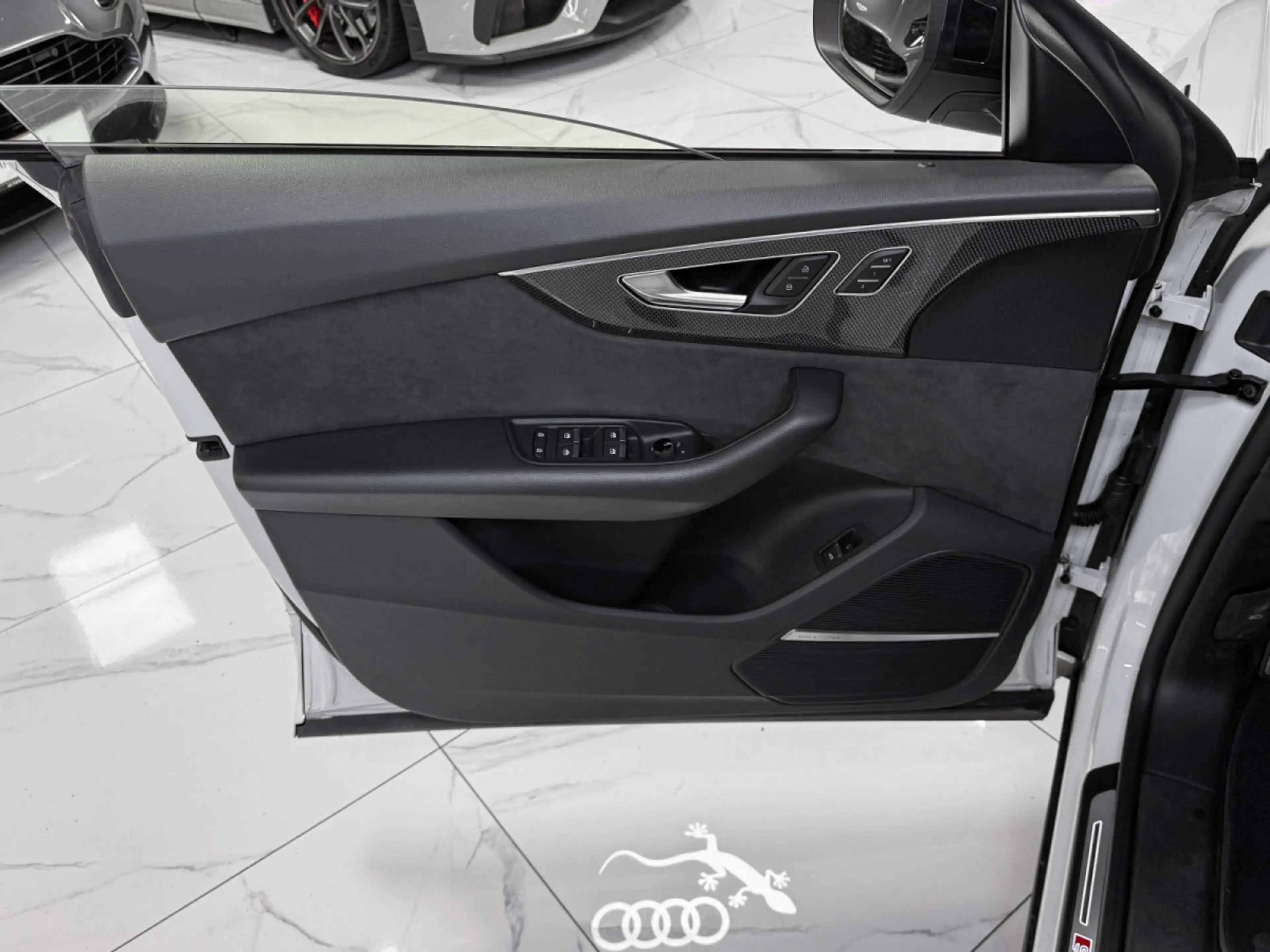 Audi SQ8 4.0 TFSI / ABT / MATRIX / B&O / PANO / HEAD-UP / 3 — photo 13