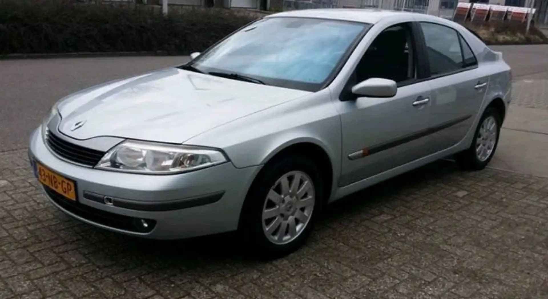Renault Laguna Laguna 2.0-16V Dynamique Plateado - 2