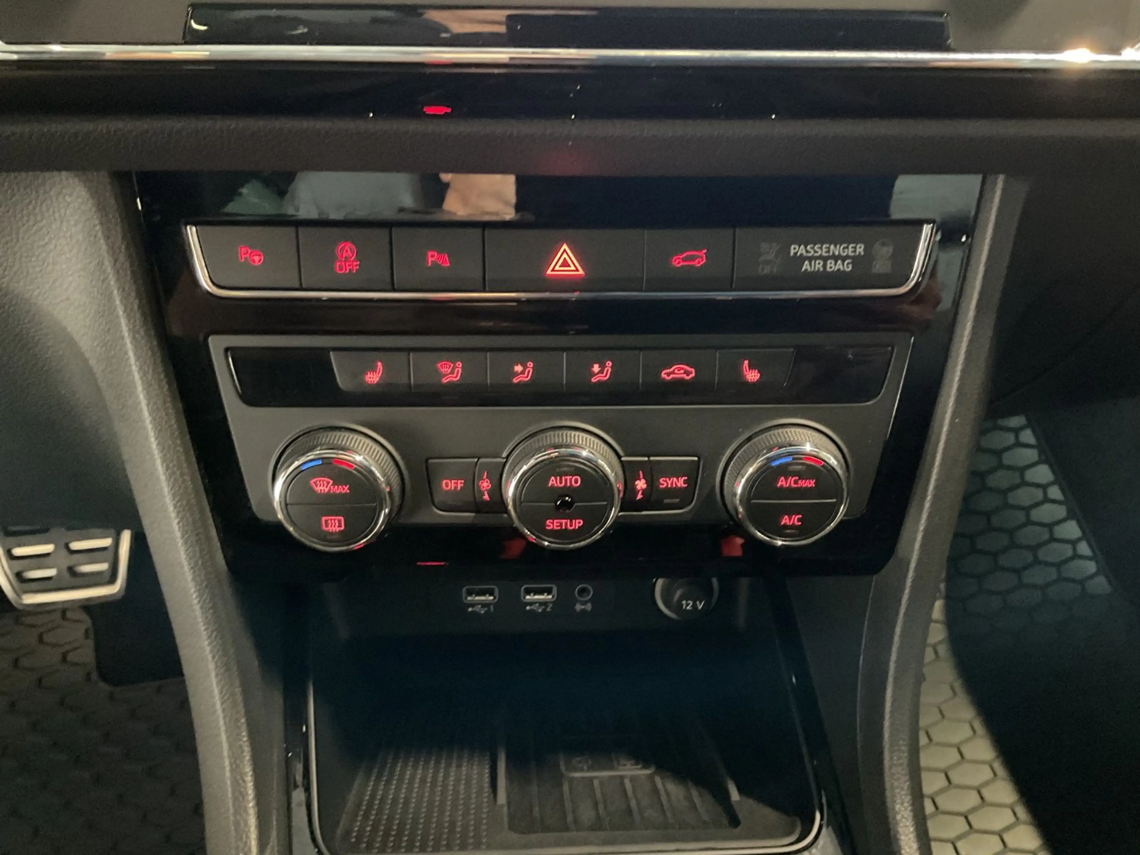 SEAT Ateca FR 2.0 TSI 4Drive ACC AHK beats LED Navi — photo 9