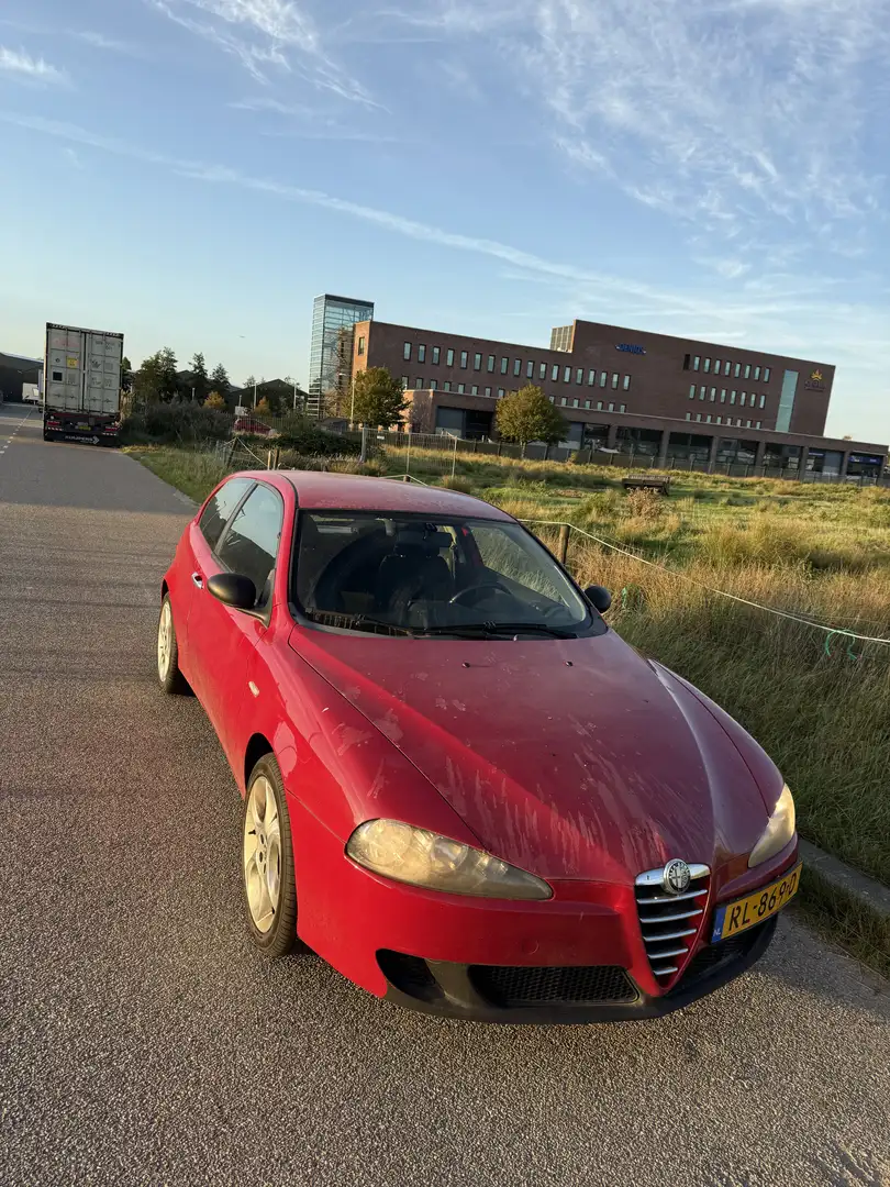 Alfa Romeo 147 1.6 TS Veloce 120 pk Weinig km’s Novitec Uitlaat crvena - 2