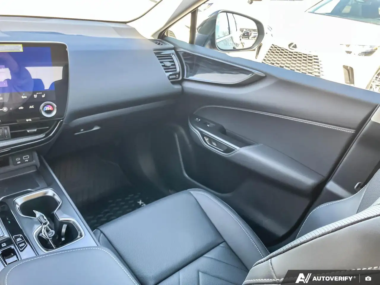 Lexus NX снимка Lexus NX