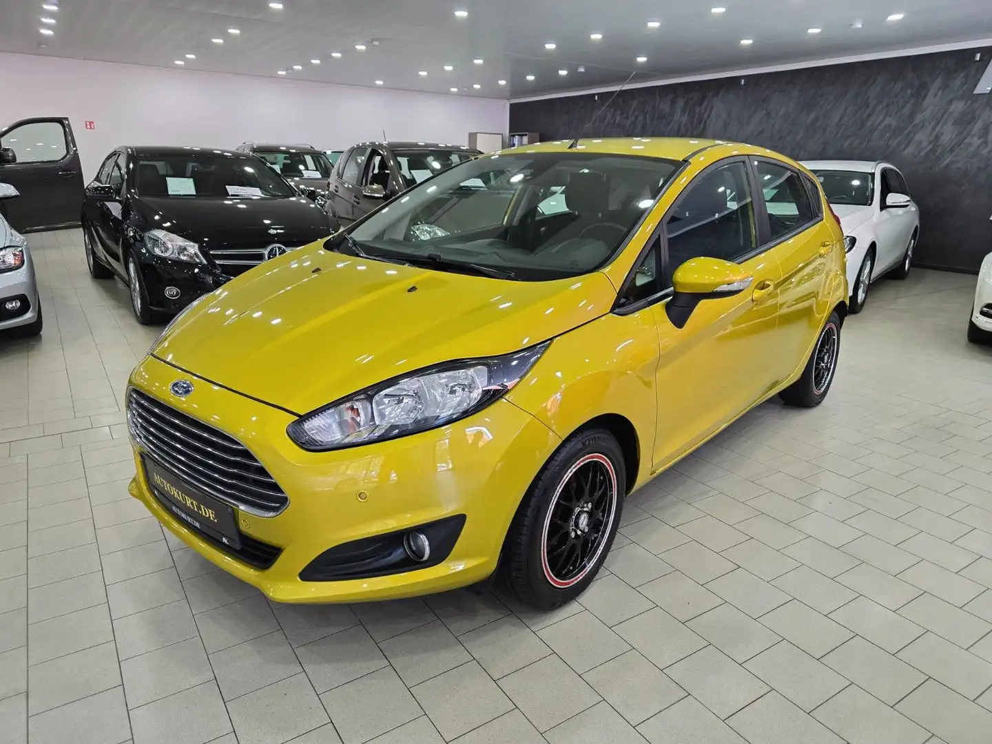Ford Fiesta Trend Scheckh.gepf. PDC Sitzheizung Klima Jaune - 1
