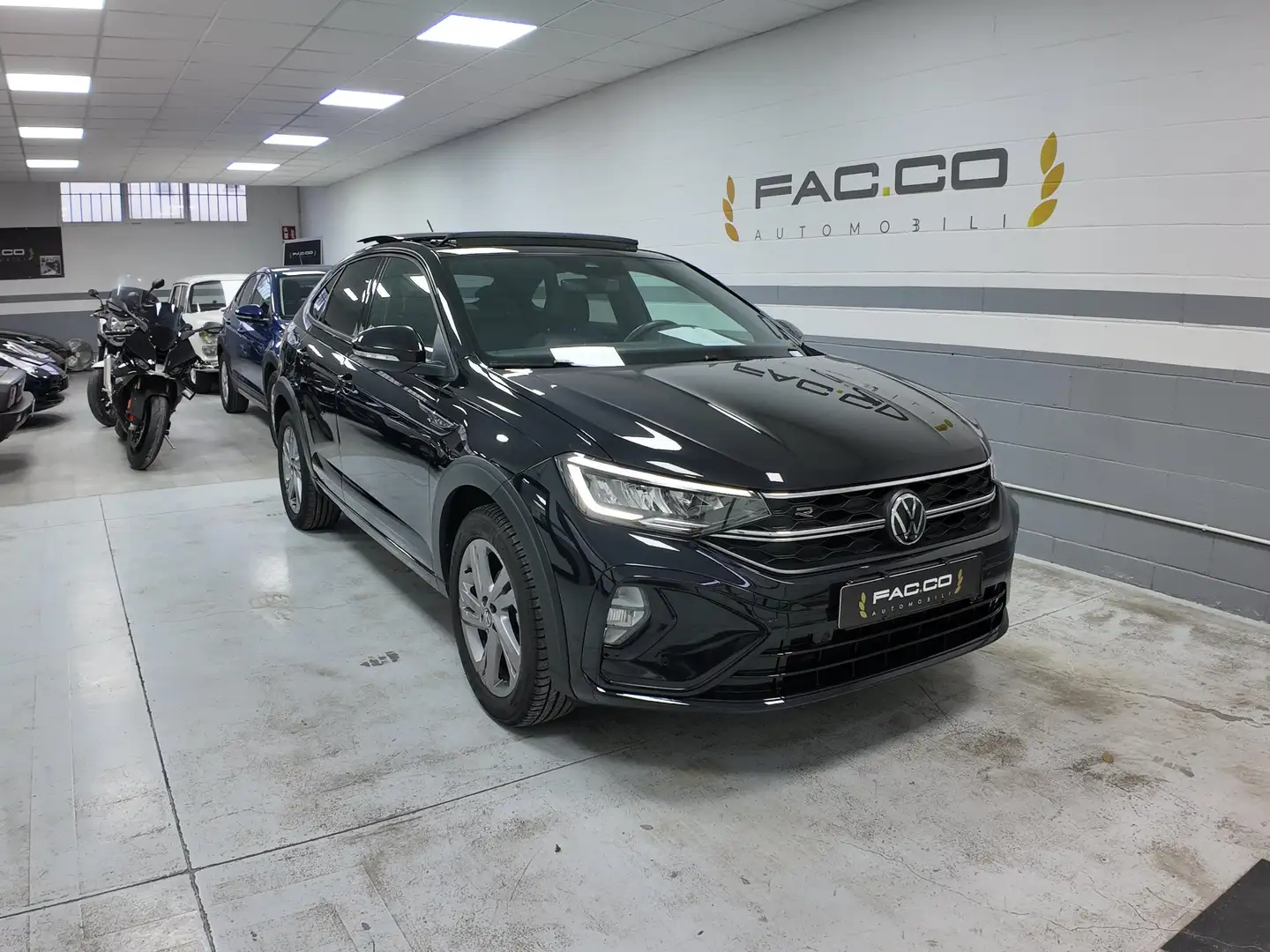 Volkswagen Taigo Taigo 1.0 tsi R-Line 110cv Nero - 2