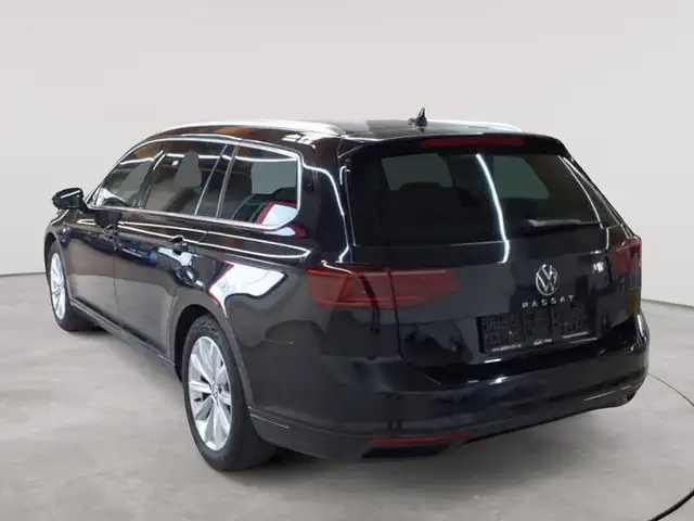 Volkswagen Passat view 5