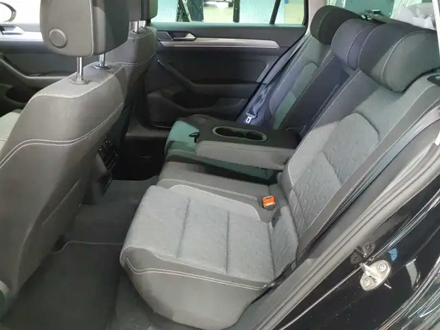 Volkswagen Passat view 13