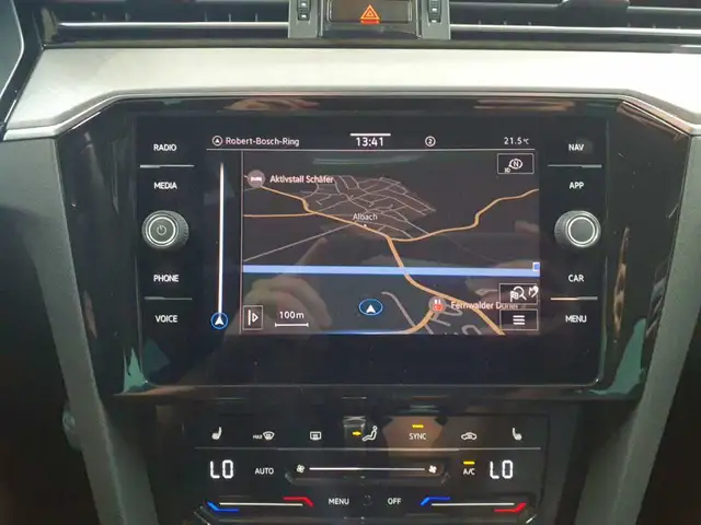 Volkswagen Passat view 11