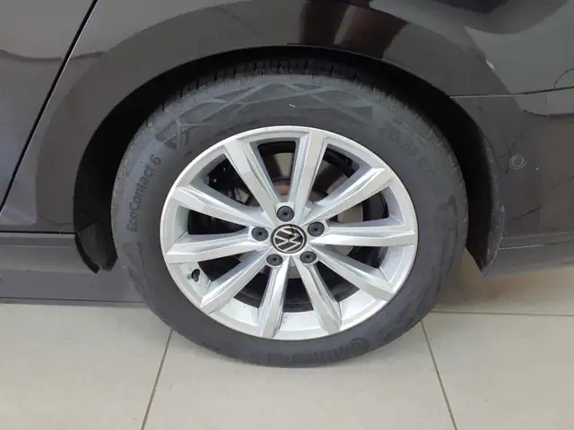 Volkswagen Passat view 15