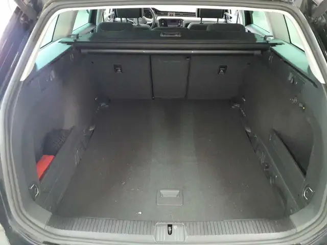 Volkswagen Passat view 14