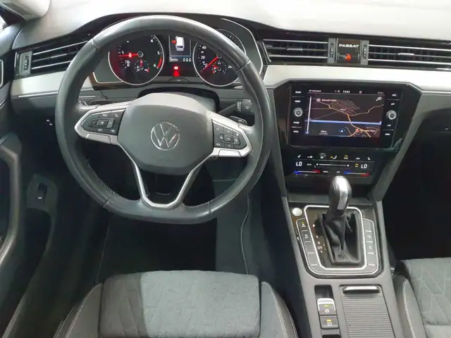 Volkswagen Passat view 8