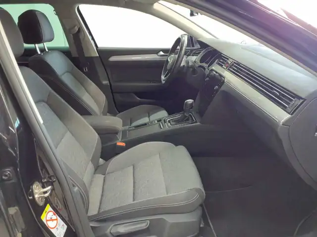 Volkswagen Passat view 6