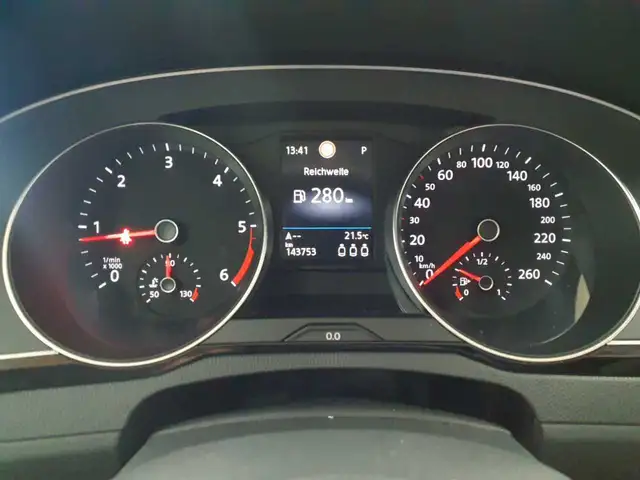 Volkswagen Passat view 10