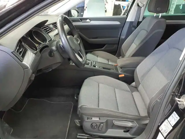 Volkswagen Passat view 7