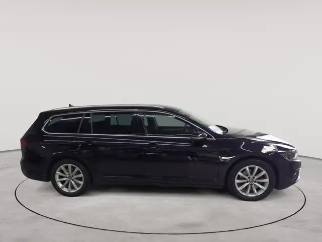Volkswagen Passat view 3