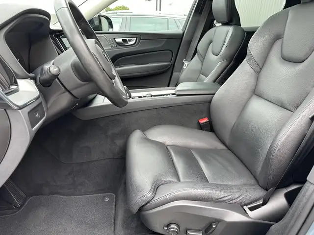 Volvo XC60 view 11