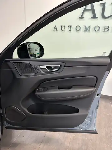 Volvo XC60 view 9