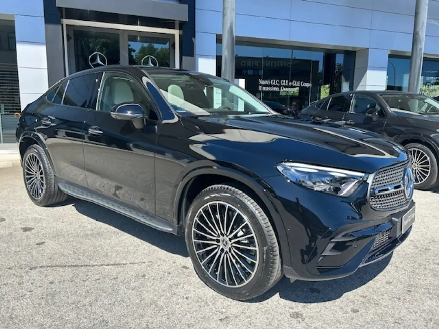Mercedes-Benz GLC 300 de hybrid EQ 4Matic Coupé AMG Line Premium Schwarz - 1