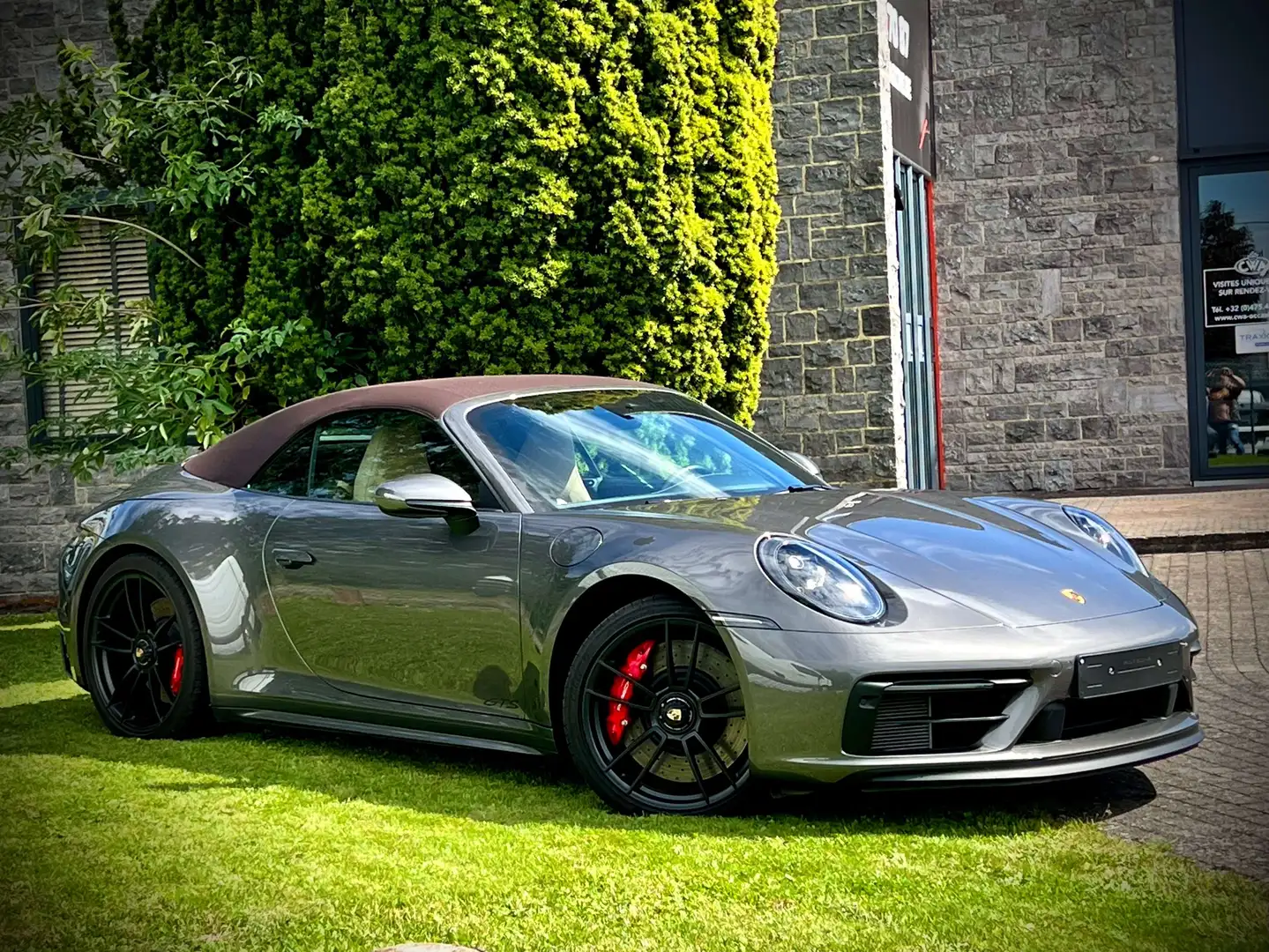 Porsche 992 Carrera 4 GTS Cabriolet PDK 144586 Euros Net Grigio - 1