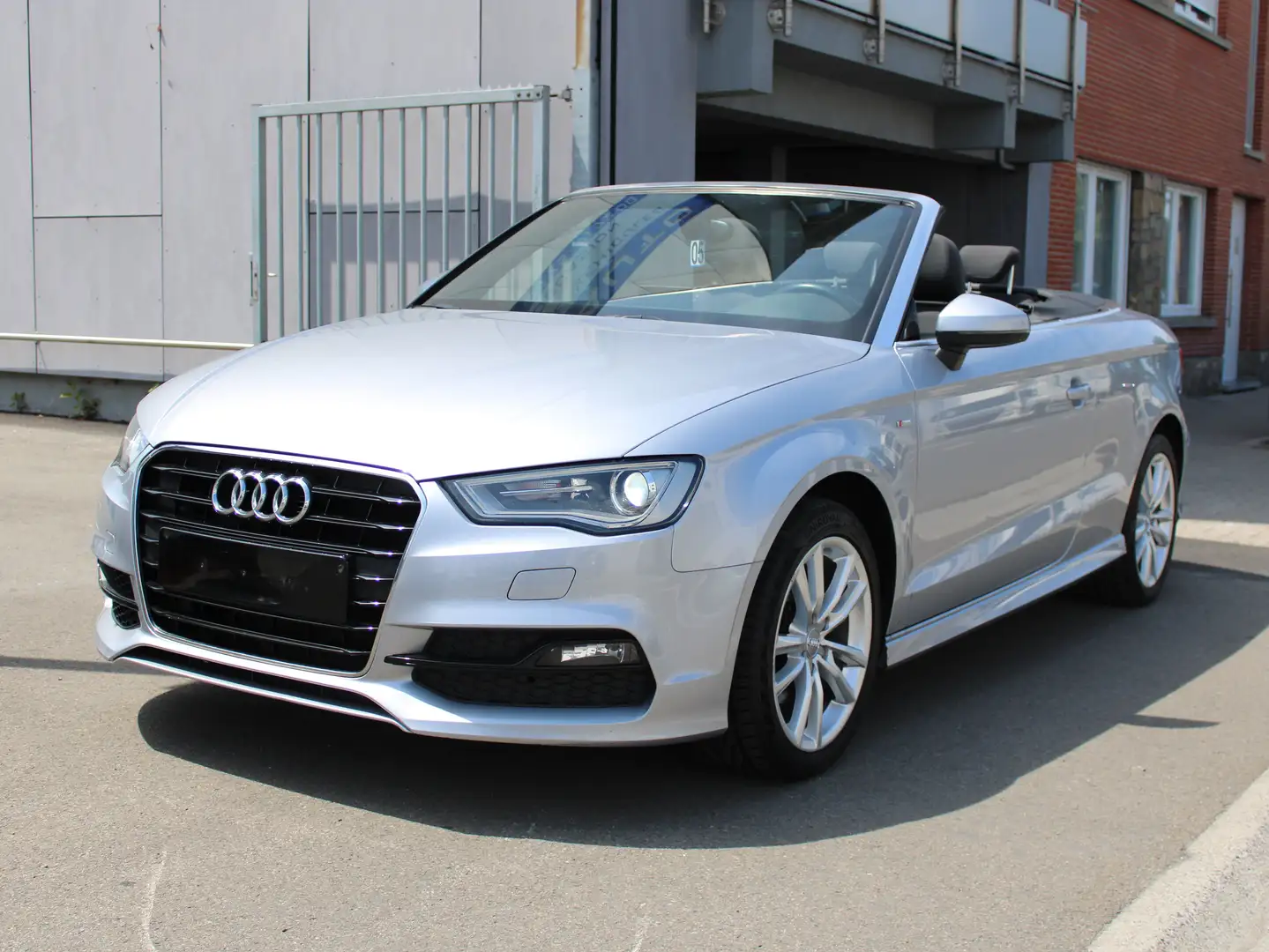 Audi A3 Cabriolet 1.6 TDi // EURO 6b // Grijs - 1