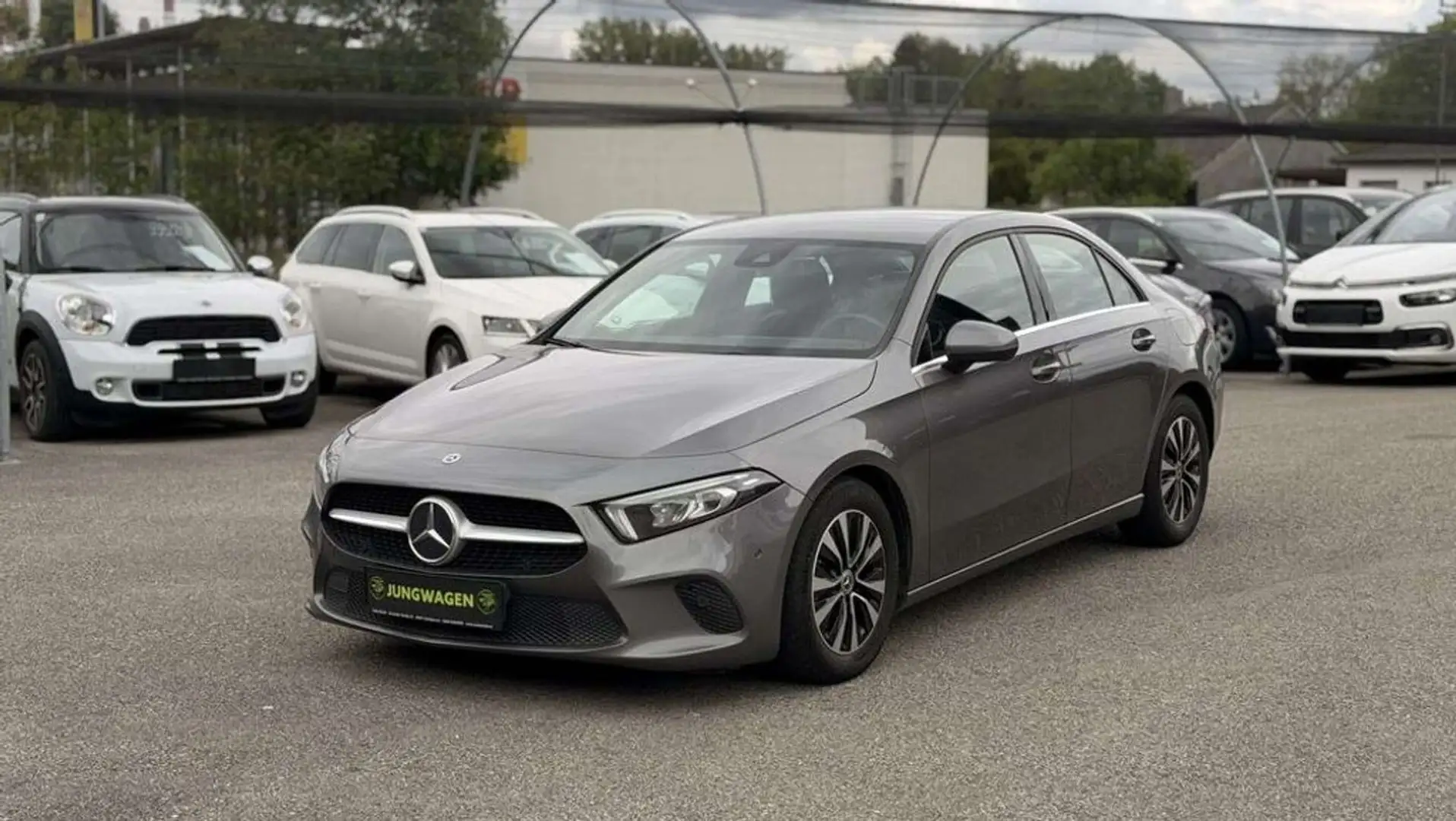 Mercedes-Benz A 180 d Limousine **inkl.-AHK** Grau - 1
