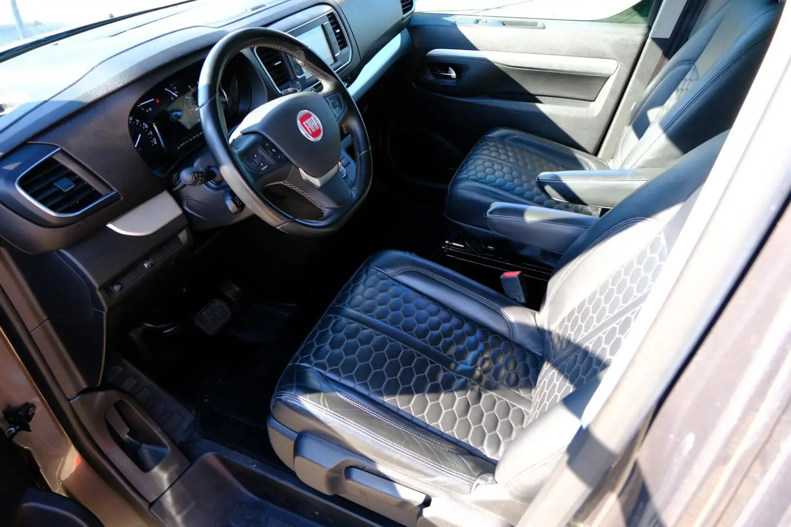 Fiat Scudo 2.0 177pk MultiJet L3H1 DC Business Pro 5-pers Aut Bruin - 2