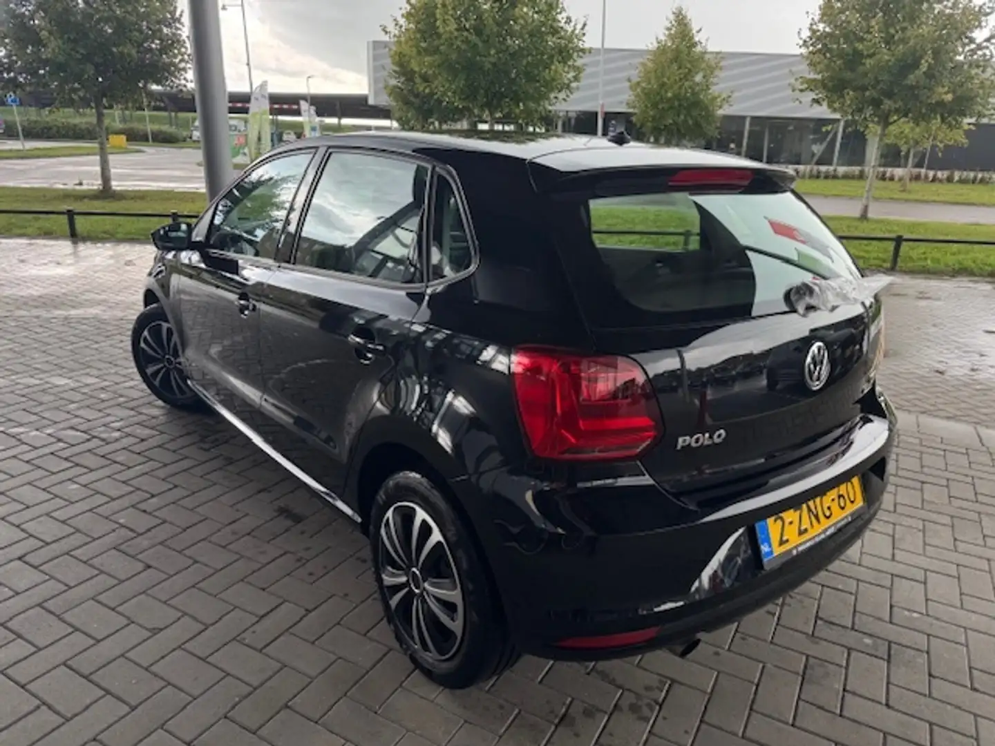 Volkswagen Polo 1.2 TSI COMFORTLINE 5-DRS. + AIRCO/CRUISE 76.000 K Zwart - 2