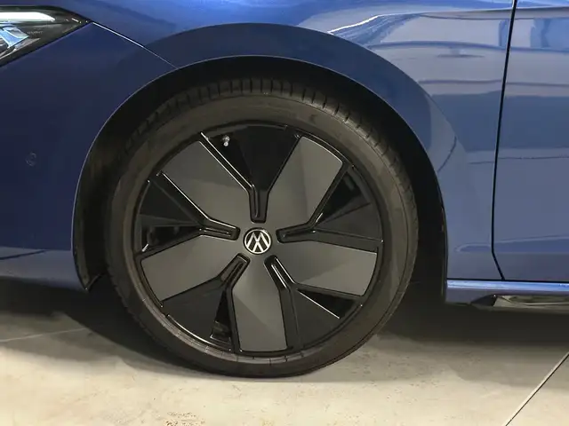 Volkswagen Passat view 9