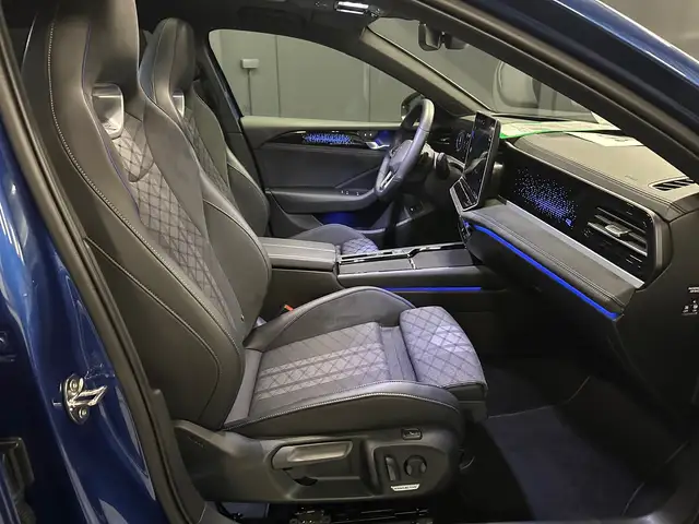 Volkswagen Passat view 11