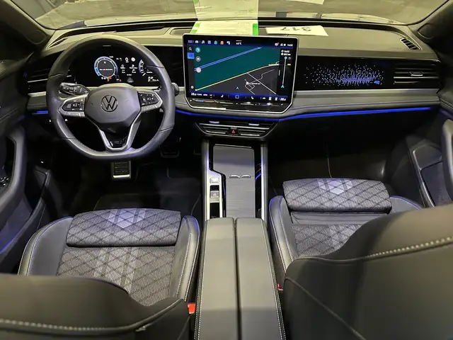 Volkswagen Passat view 13