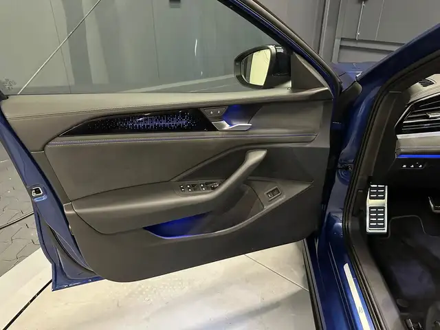 Volkswagen Passat view 14