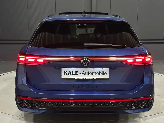 Volkswagen Passat view 4