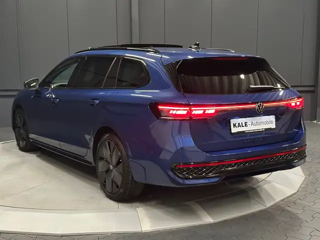 Volkswagen Passat view 3