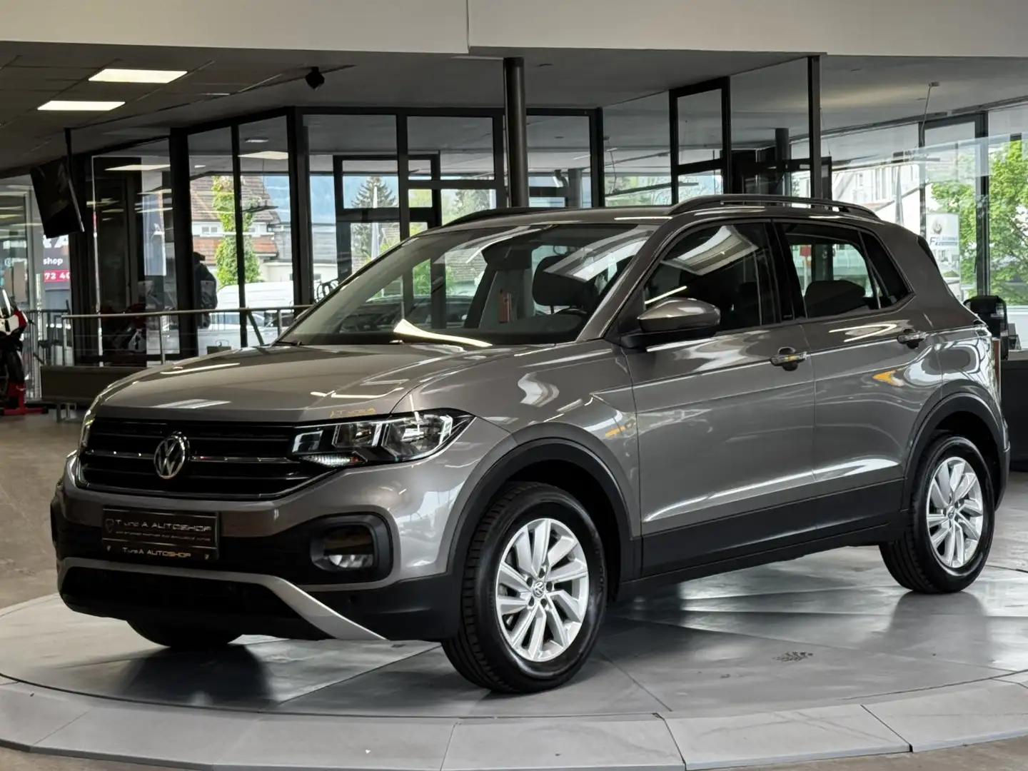 Volkswagen T-Cross 1.0 TSI Life 1-Hand *Sitzheizung*AHK*16Zoll* Grau - 1