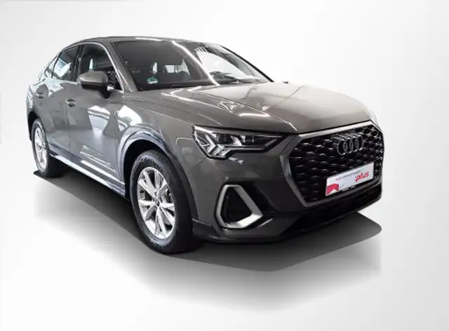 Audi Q3 view 10