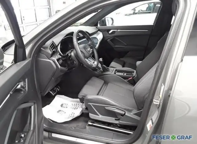 Audi Q3 view 6