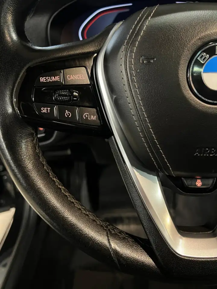 BMW 5 Series снимка BMW 5 Series